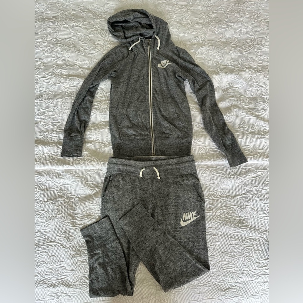 Nike two piece lounge set